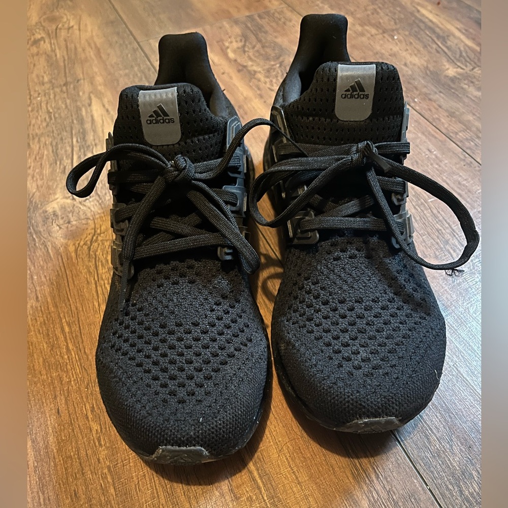 Black Adidas Ultraboost tennis